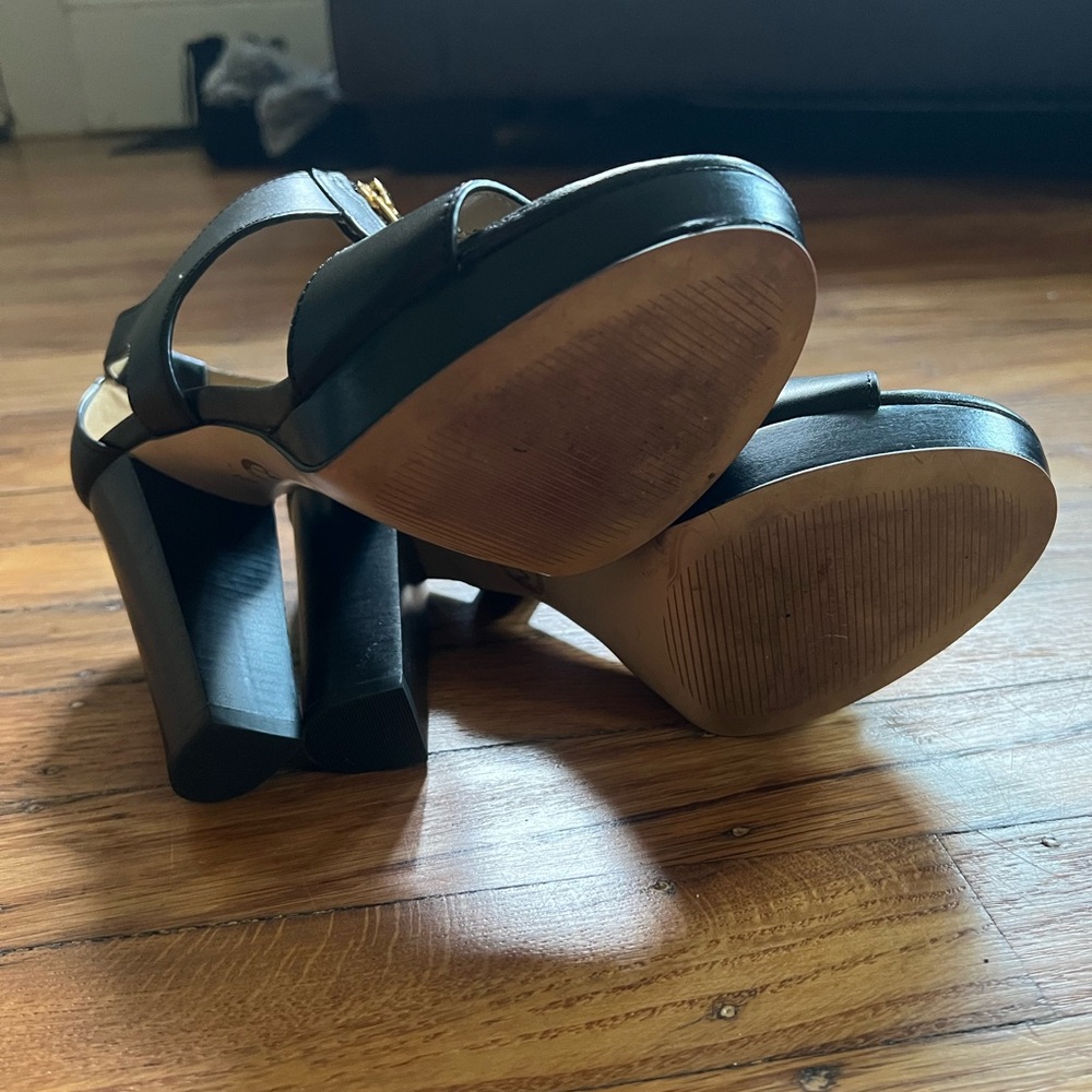 Michael Kors Berkeley Platform Sandal Heel in Black with Gold Zipper - Picture 5 of 5